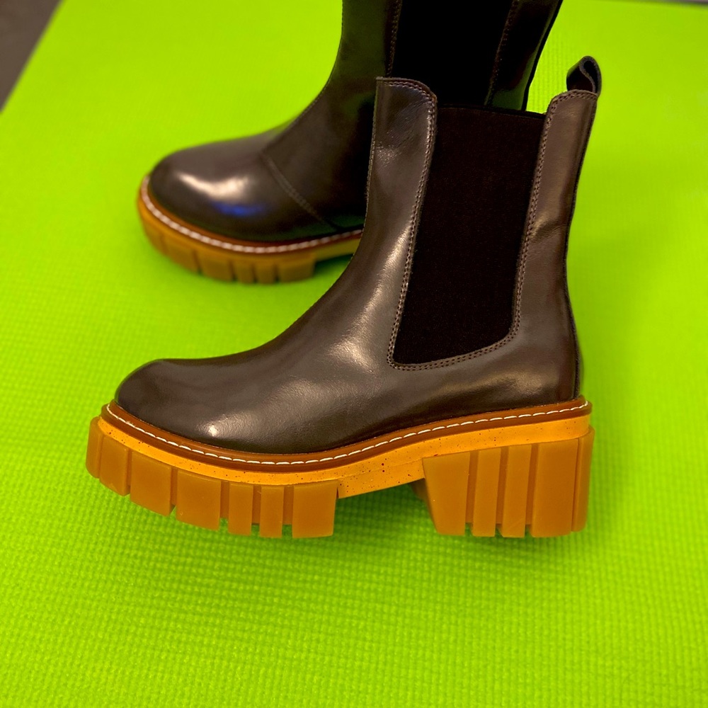 Genuine leather boot